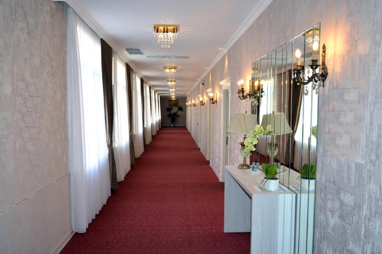 Deluxe Hotel Гянджа Экстерьер фото