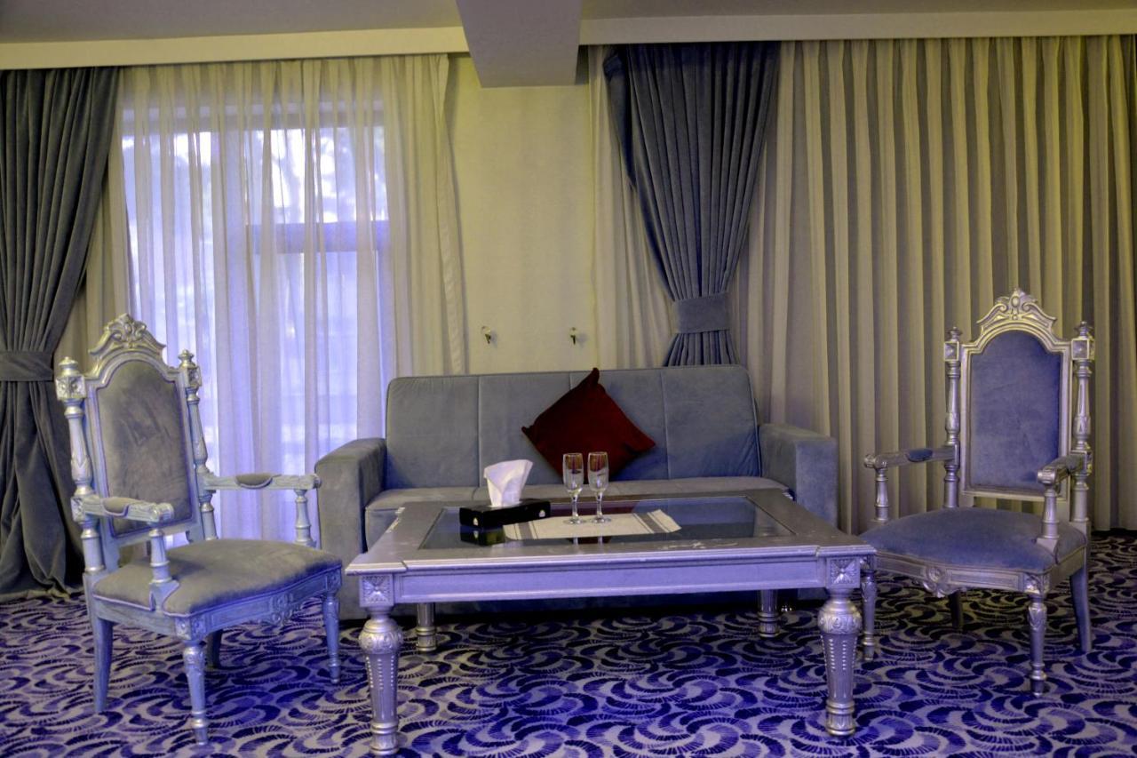 Deluxe Hotel Гянджа Экстерьер фото