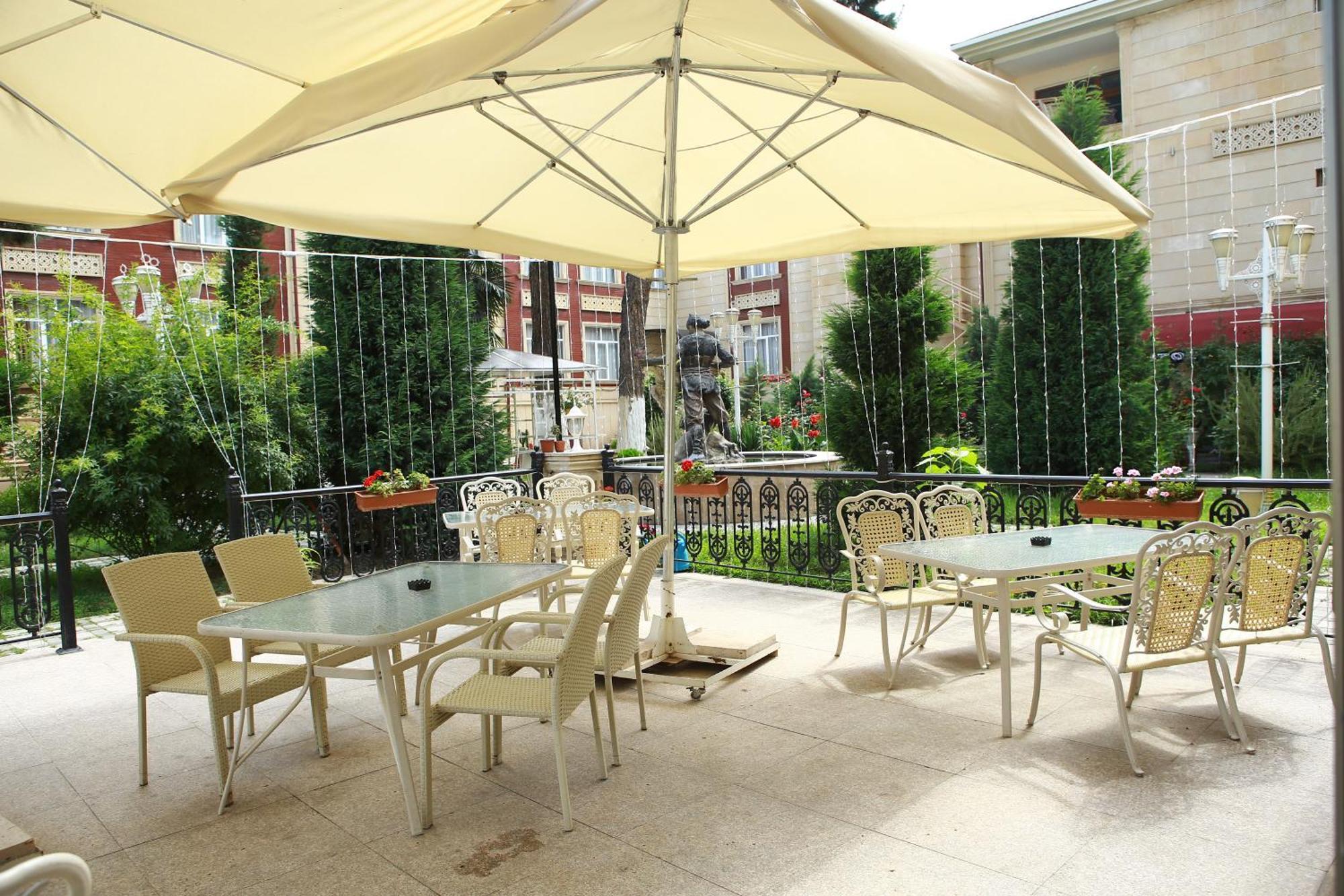Deluxe Hotel Гянджа Экстерьер фото