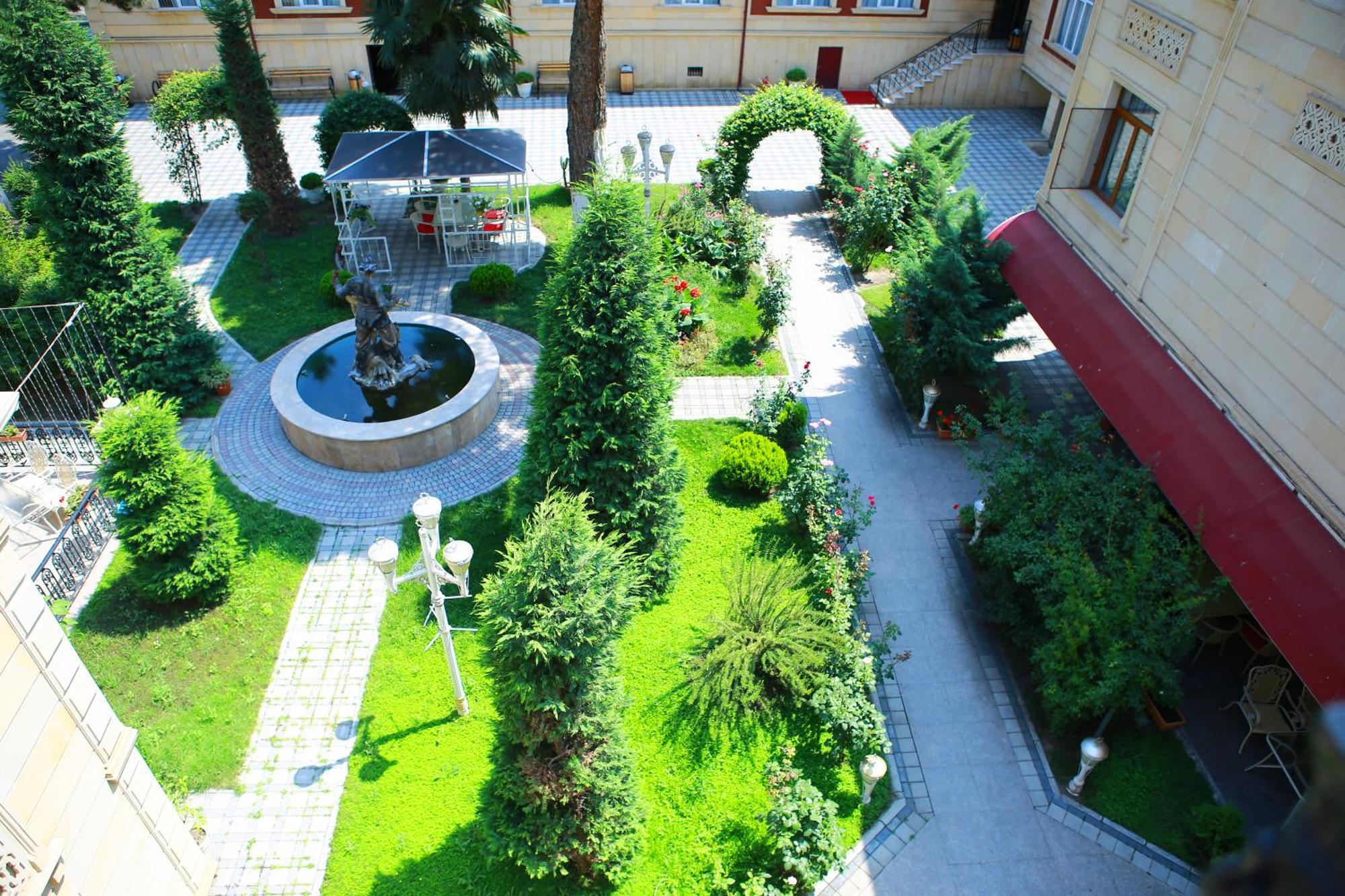 Deluxe Hotel Гянджа Экстерьер фото